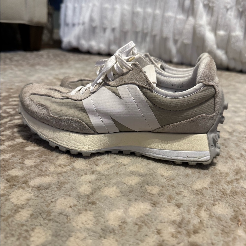 Women’s new balance 327
